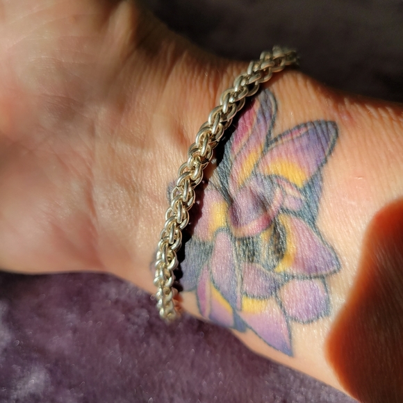Sterling silver handmade bracelet with beautiful leaf closure. - Picture 2 of 7